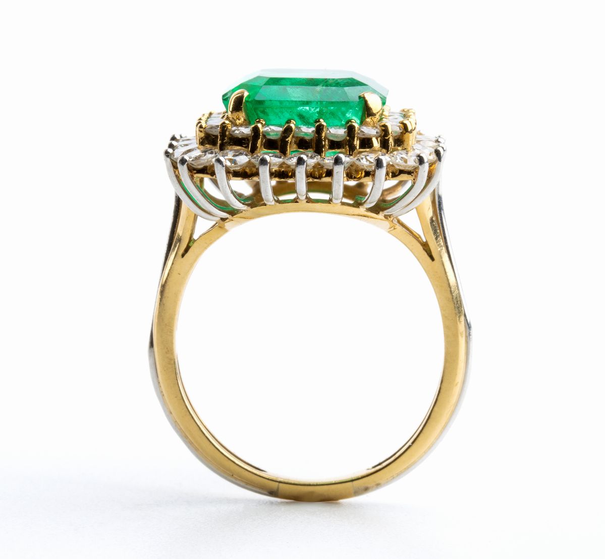 Anello con smeraldo e diamanti