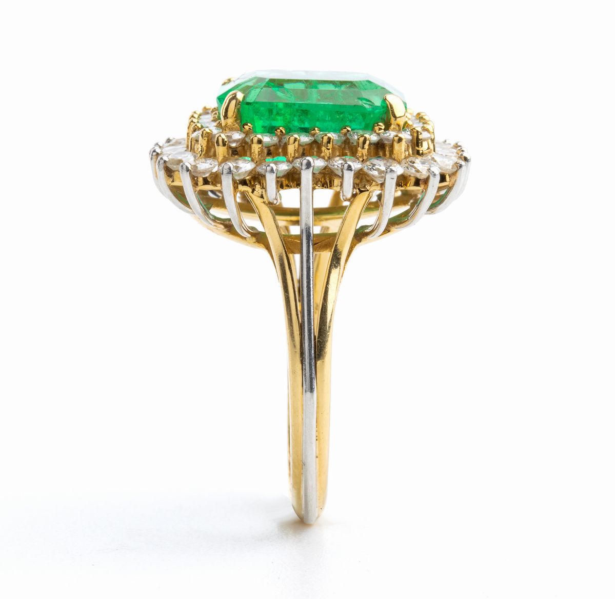 Anello con smeraldo e diamanti