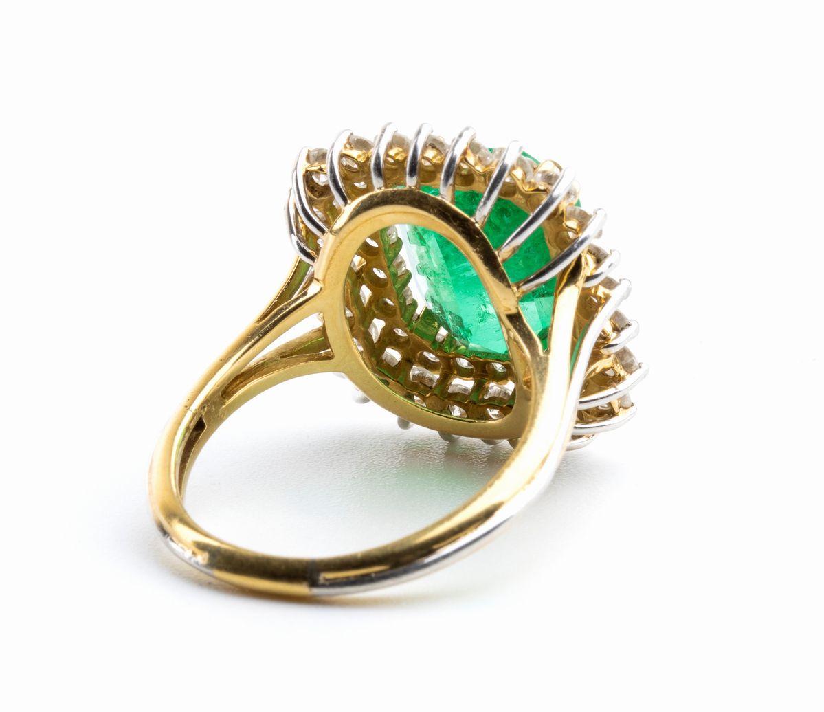 Anello con smeraldo e diamanti