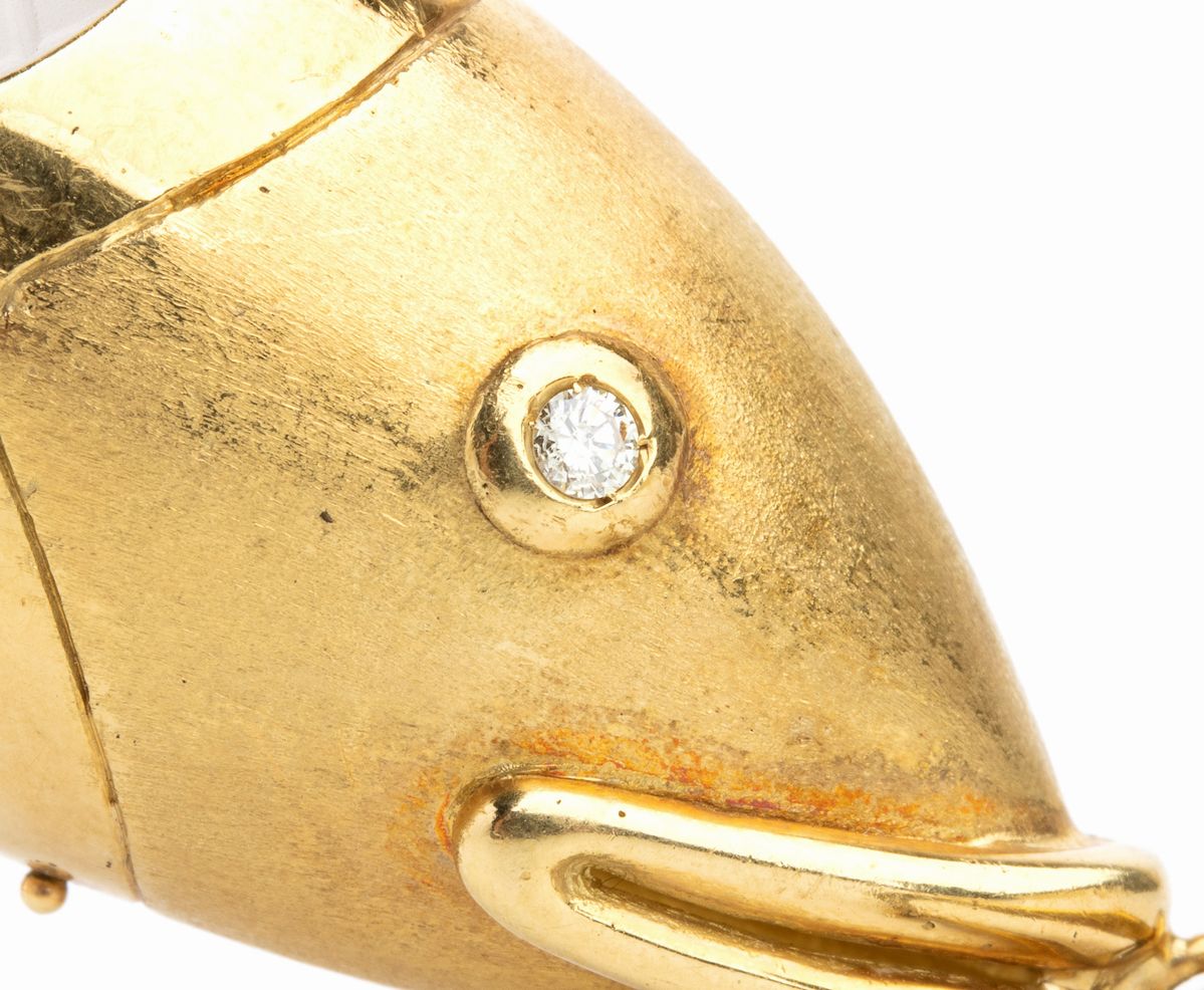 Pendente a forma di pesce in cristallo di rocca e oro