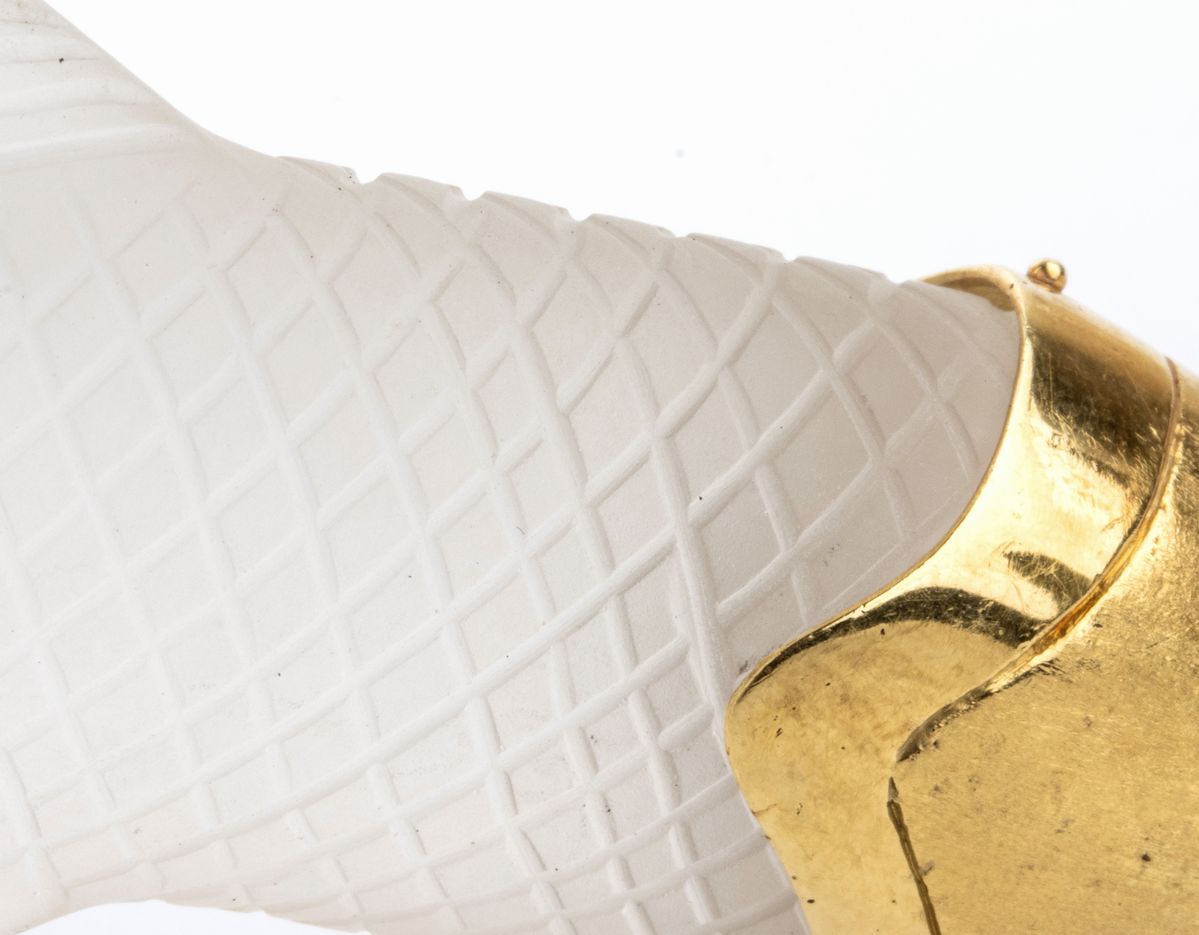 Pendente a forma di pesce in cristallo di rocca e oro