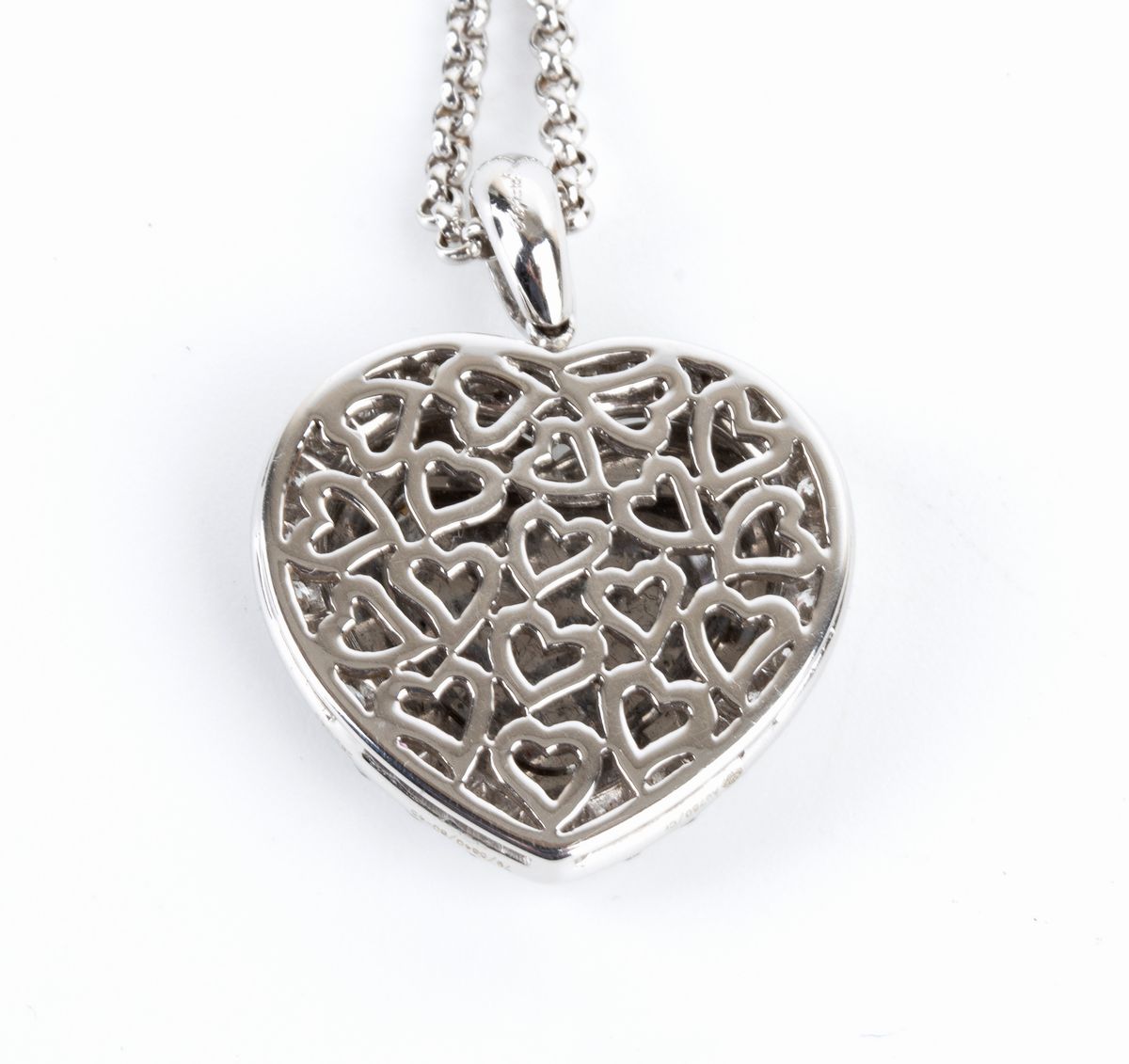 CHOPARD, collezione Happy Hearts: girocollo con pendente in oro e diamanti.