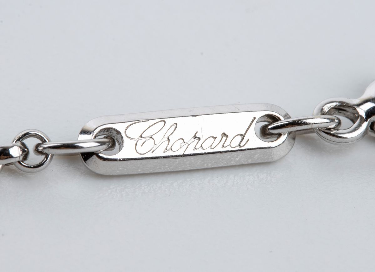 CHOPARD, collezione Happy Hearts: girocollo con pendente in oro e diamanti.