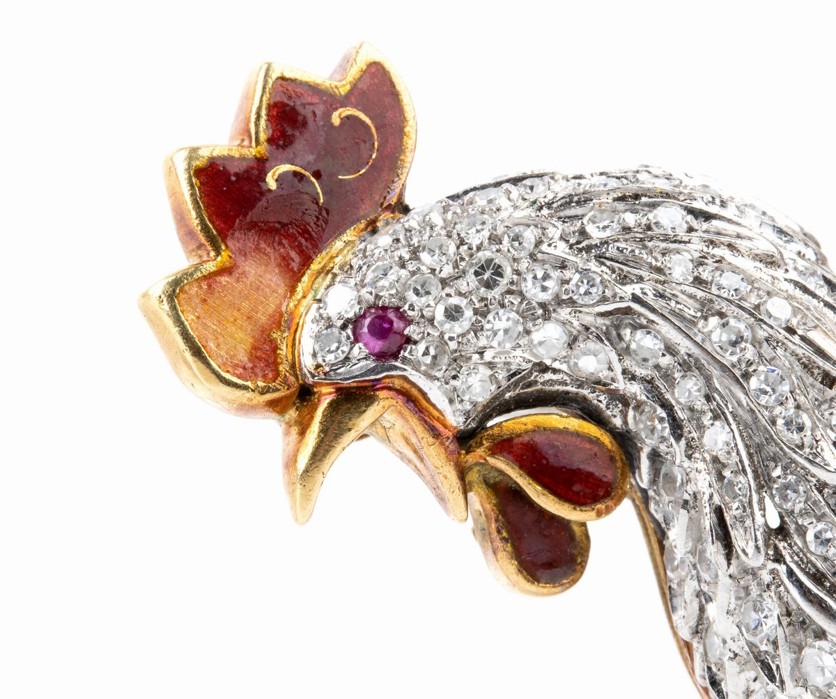 Spilla a forma di gallo in oro, diamanti e smalti