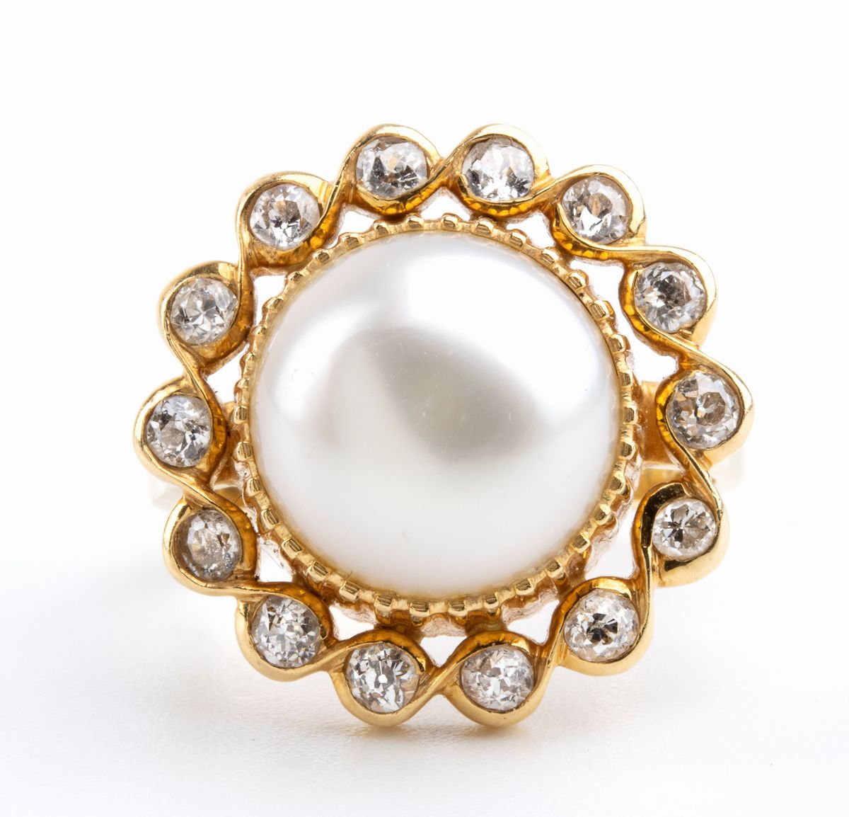 Anello in Oro con Perla Mabe' e Diamanti