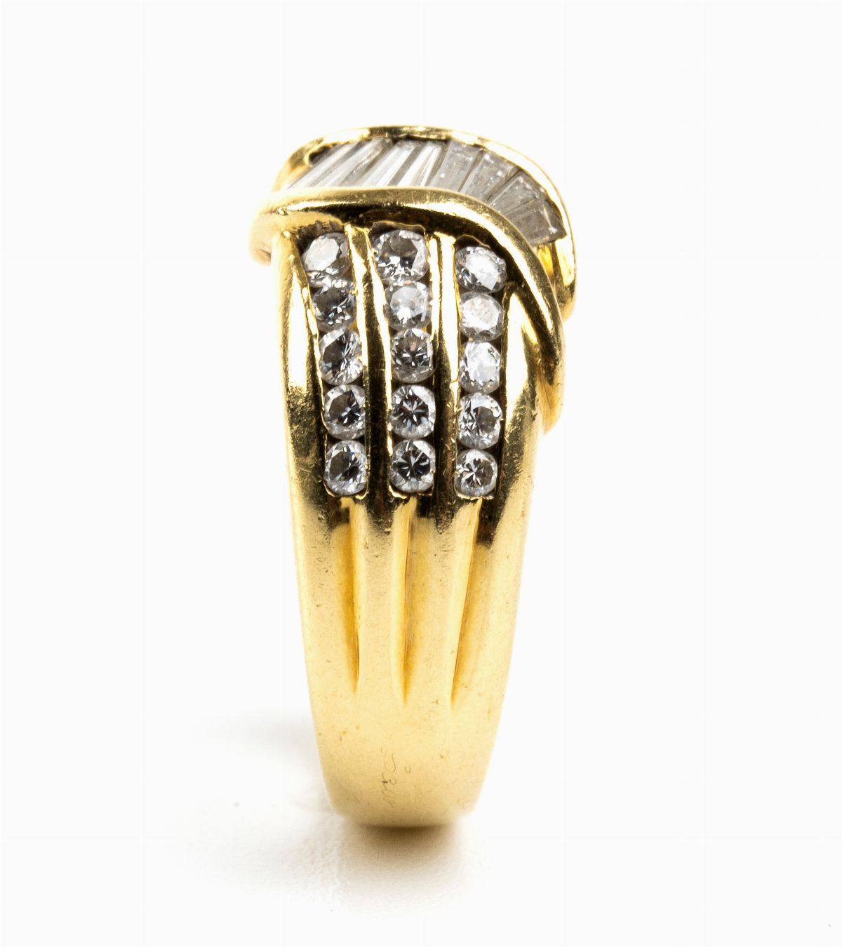 SALVINI: anello in oro con diamanti