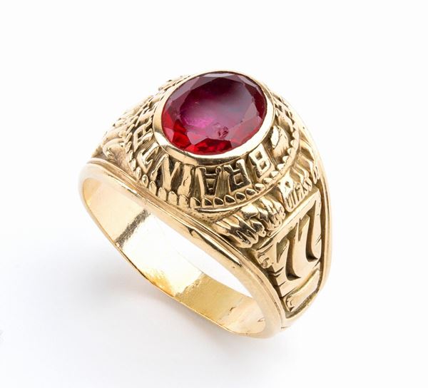 Red stone Gold ring with red stone