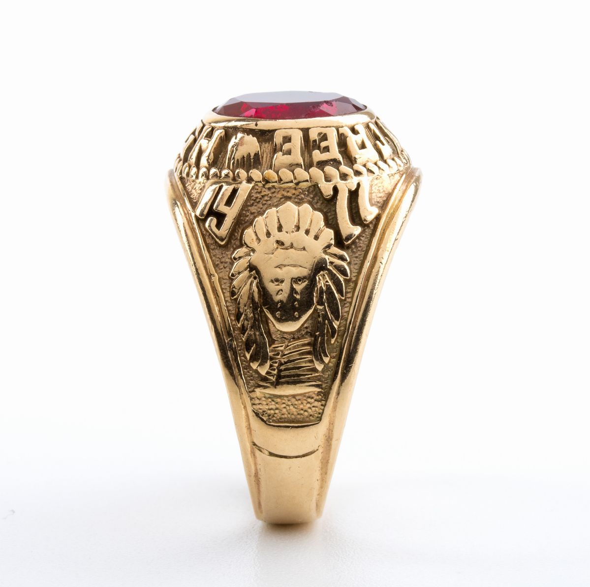 Anello in Oro con Pietra Rossa