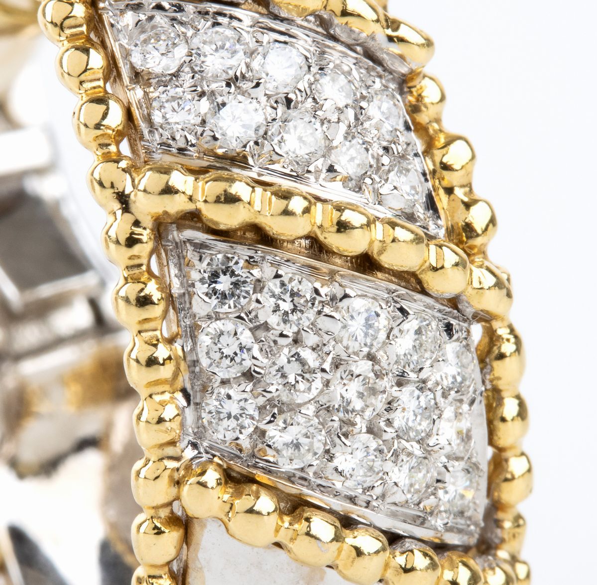 Paio di orecchini in oro e diamanti