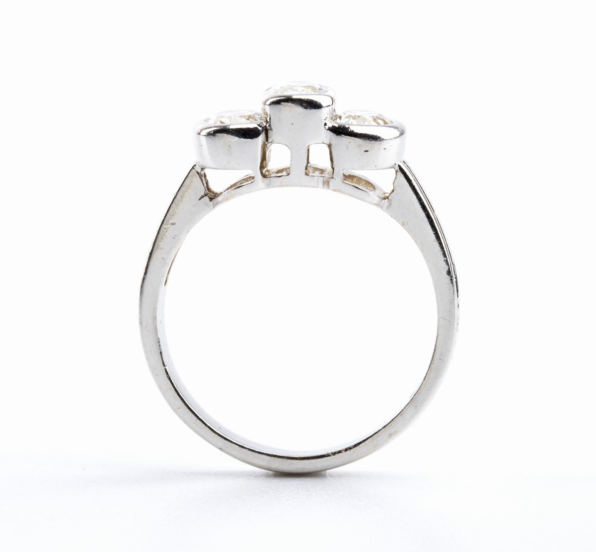 Anello trilogy con diamanti ovali