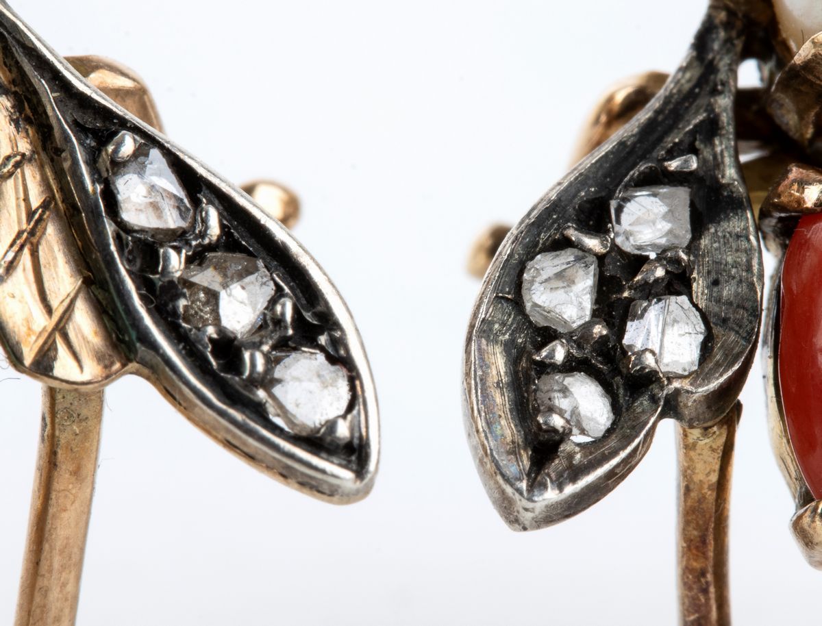Coppia di Spille a Forma di Insetto con Diamanti, Perle e Pietre Semi Preziose