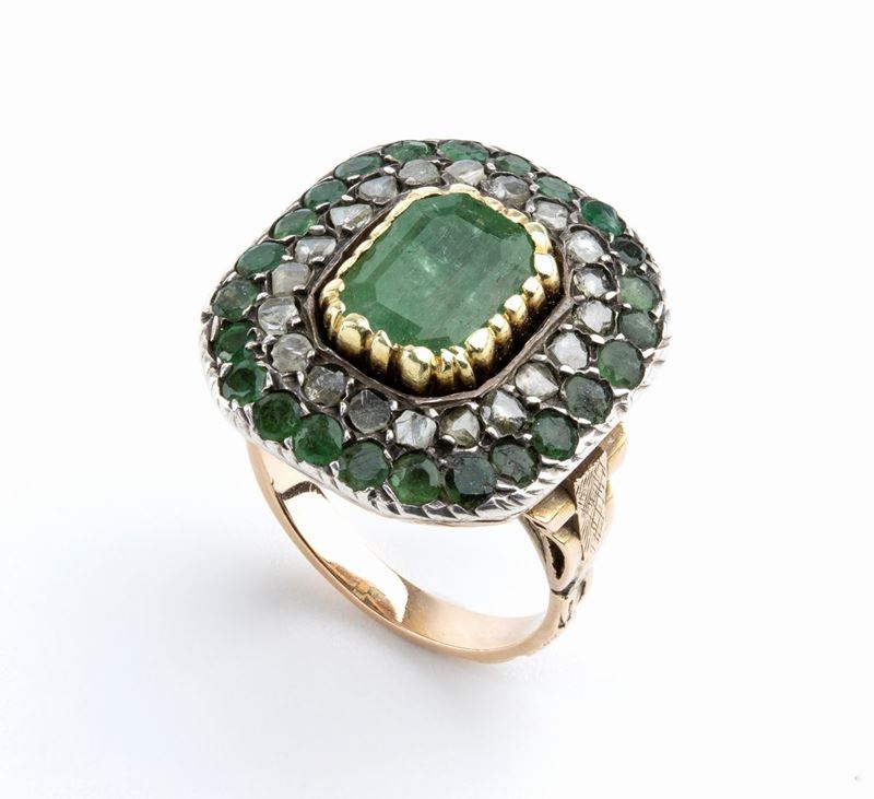 Anello in Oro ed Argento con Diamanti e Smeraldi
