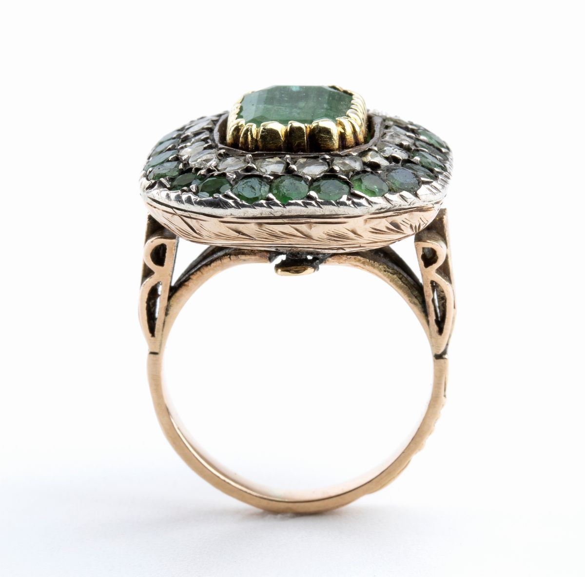 Anello in Oro ed Argento con Diamanti e Smeraldi