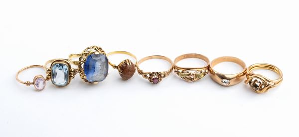 Lot of 8 gold rings with stones