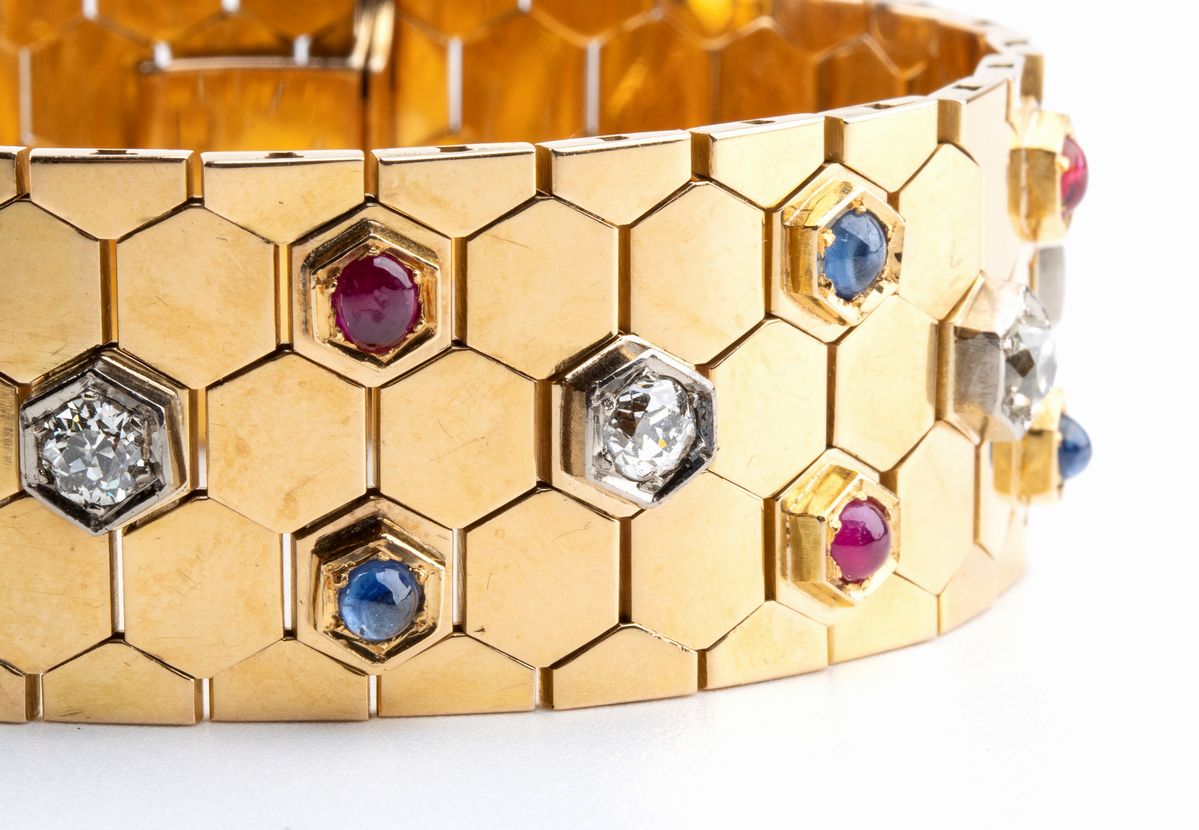 Bracciale Alveare in Oro con Diamanti, Zaffiri e Rubini - Anni '50