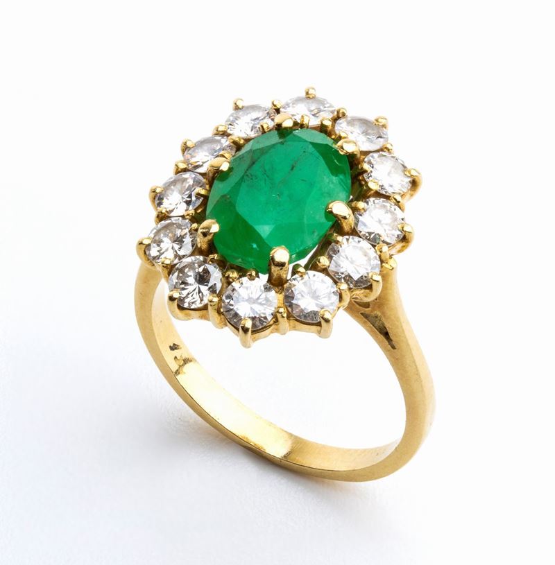 Anello in Oro con Smeraldo e Diamanti