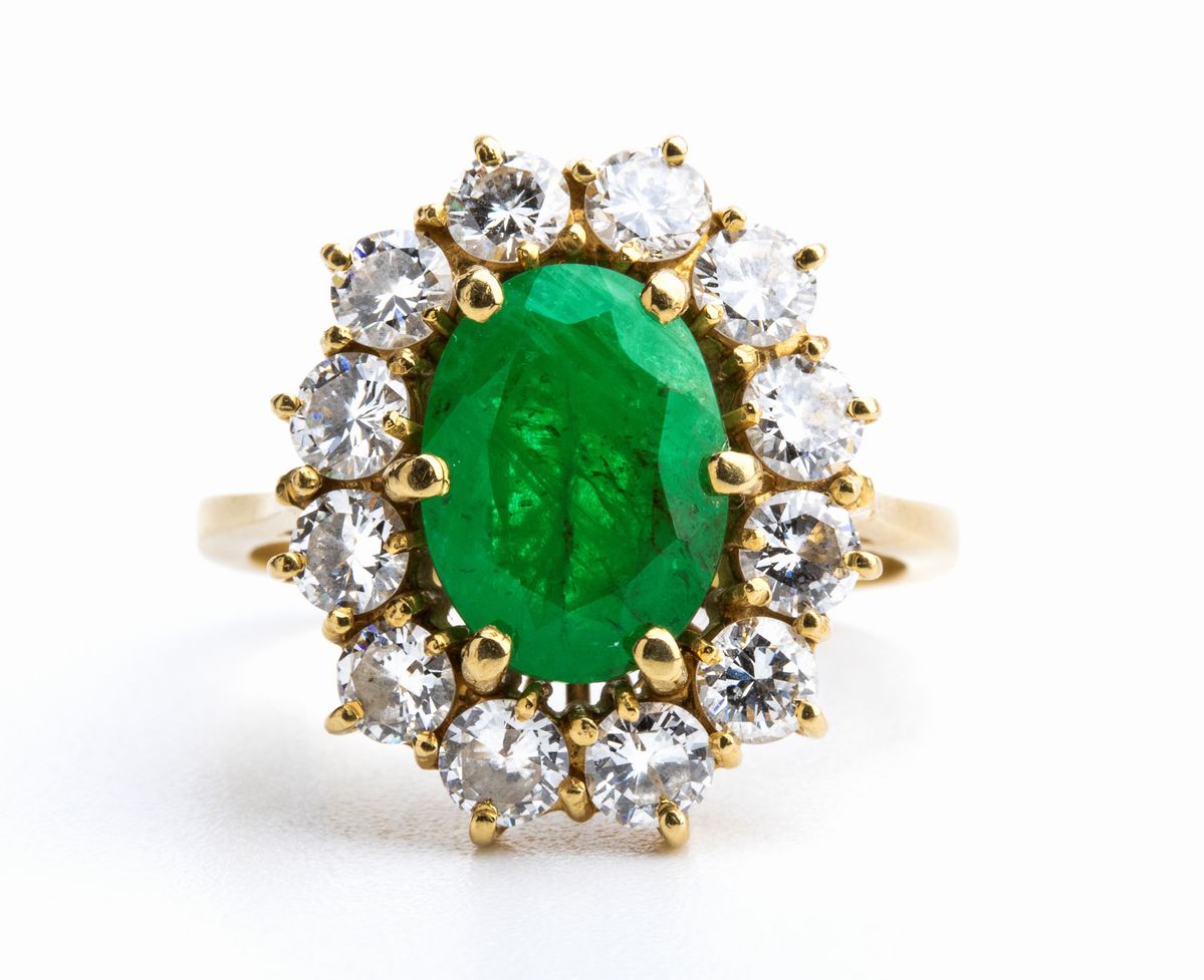 Anello in Oro con Smeraldo e Diamanti