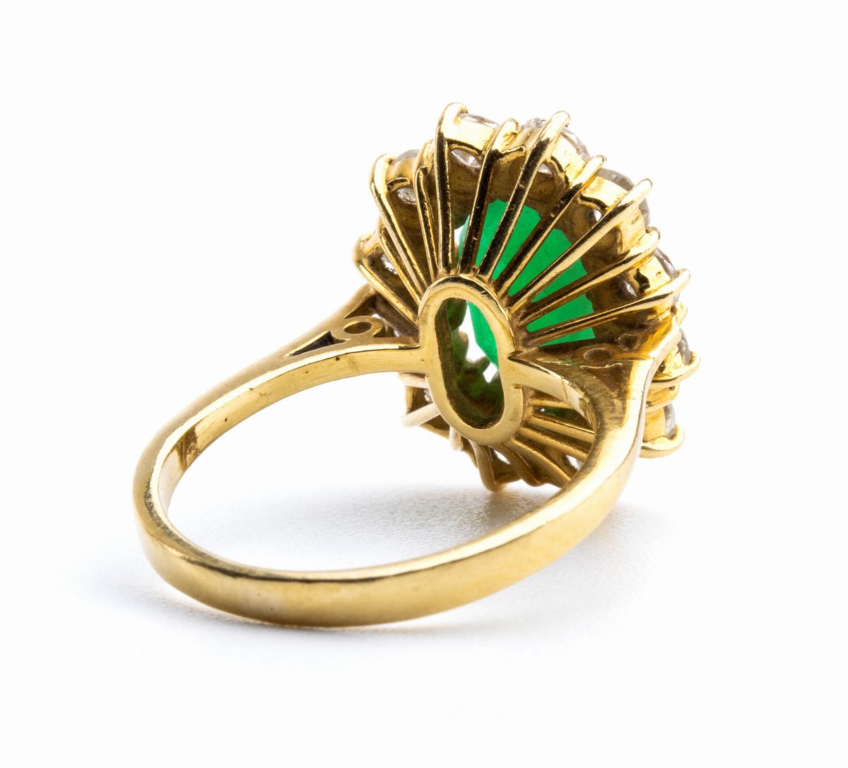 Anello in Oro con Smeraldo e Diamanti