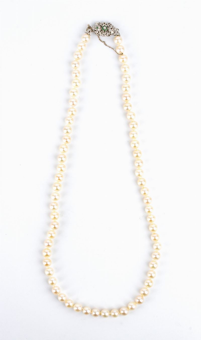 Collana di Perle con Fermezza in Oro e Smeraldi