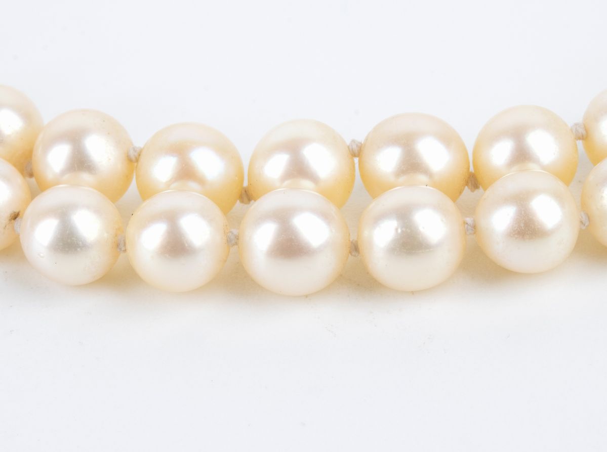 Collana a 2 fili di perle, fermezza in oro zaffiro e brillanti