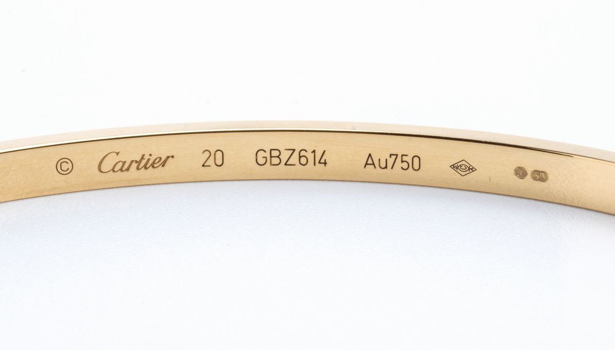 CARTIER, collezione Love: bracciale rigido in oro e diamanti