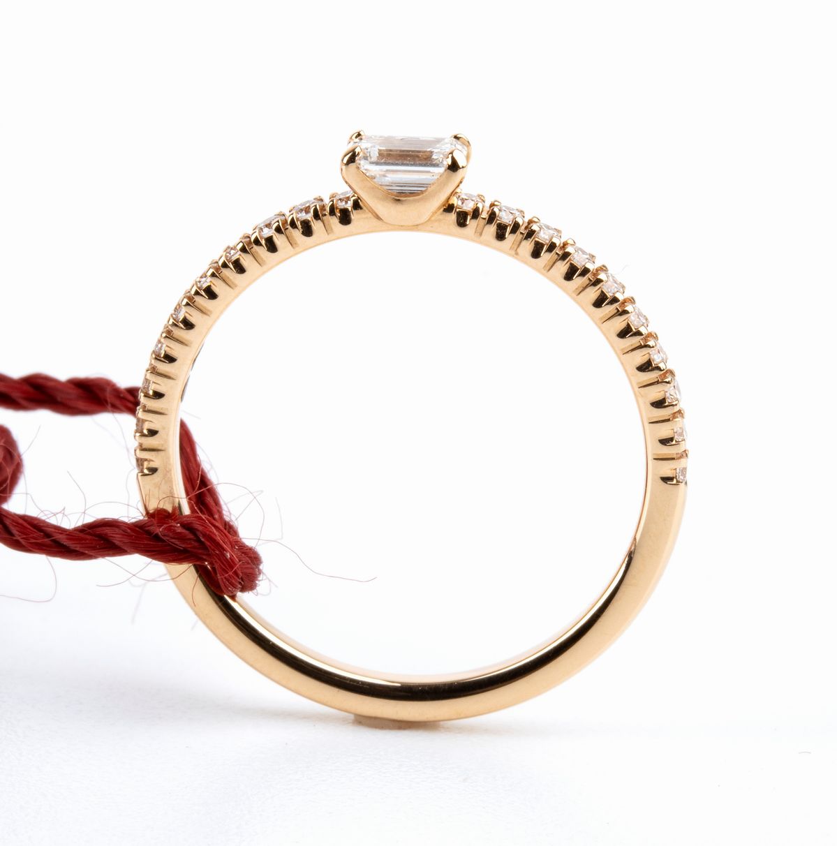 CARTIER: fedina in oro e diamanti