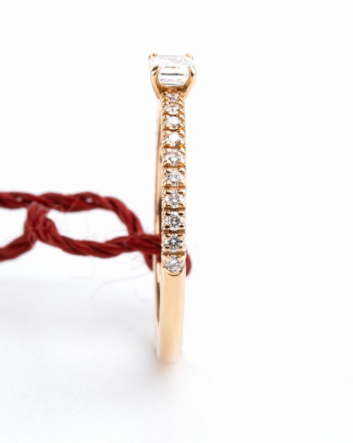 CARTIER: fedina in oro e diamanti