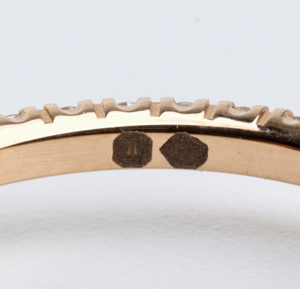 CARTIER: fedina in oro e diamanti