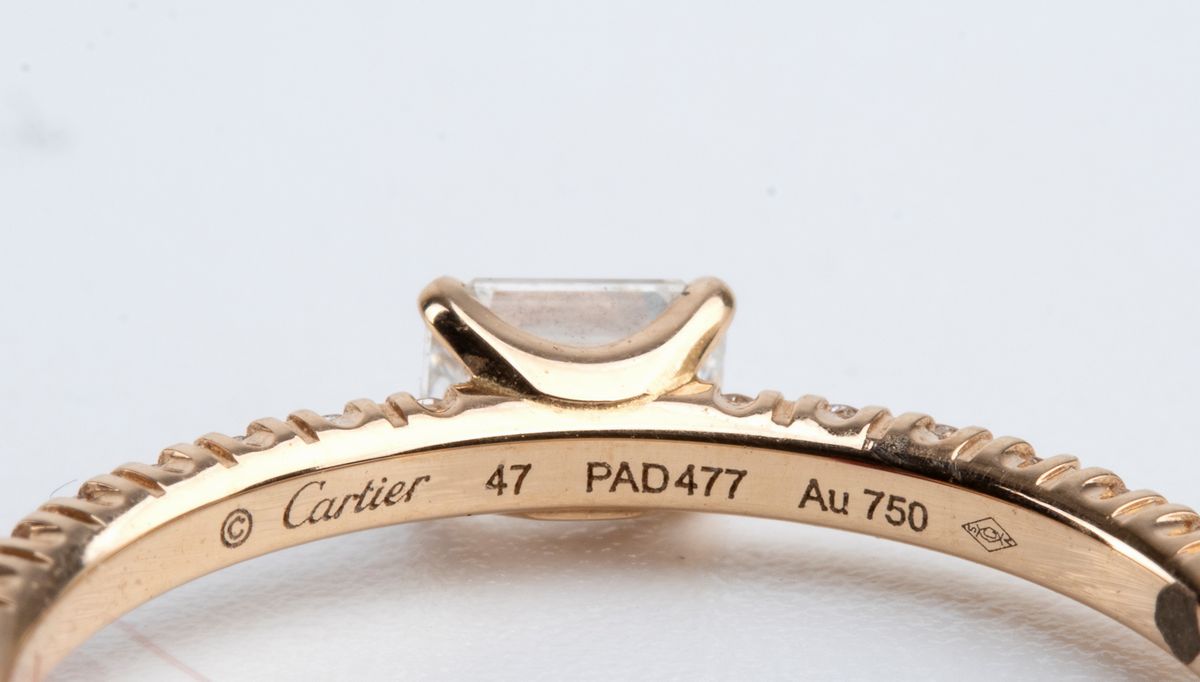 CARTIER: fedina in oro e diamanti