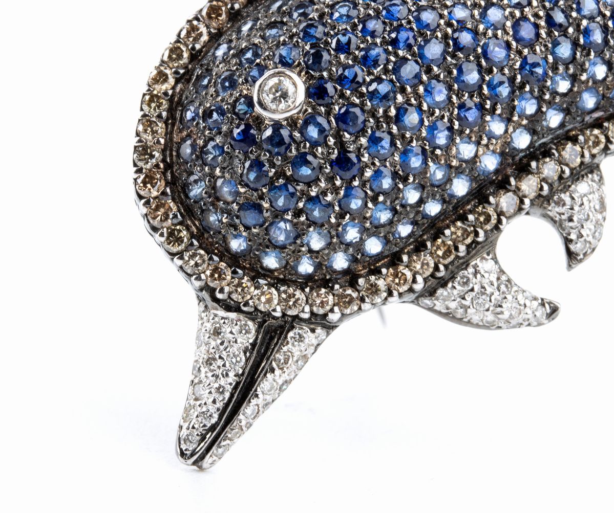 Spilla a Forma di Pesce in Oro con Zaffiri e Diamanti