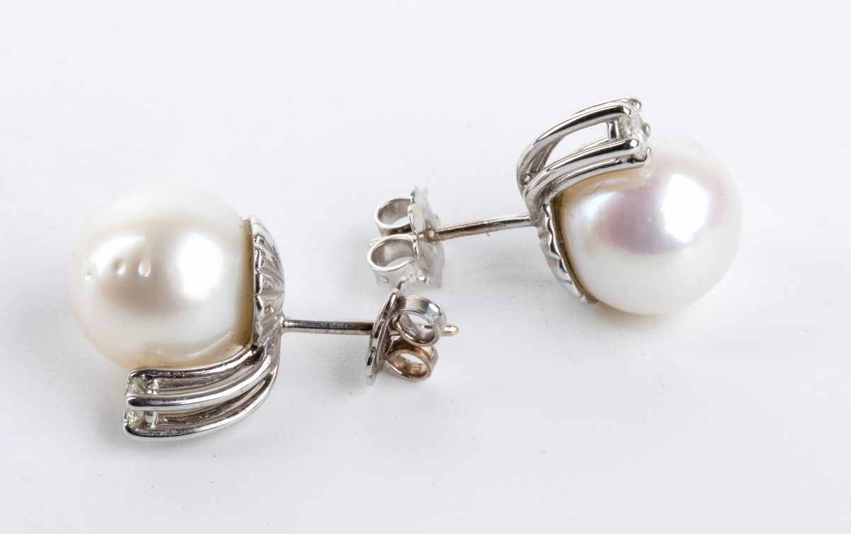 Paio Orecchini con Perle Australiane e Diamanti