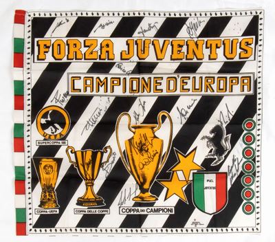 Calcio, Italia, Juventus f.C. Bandiera con Autografi