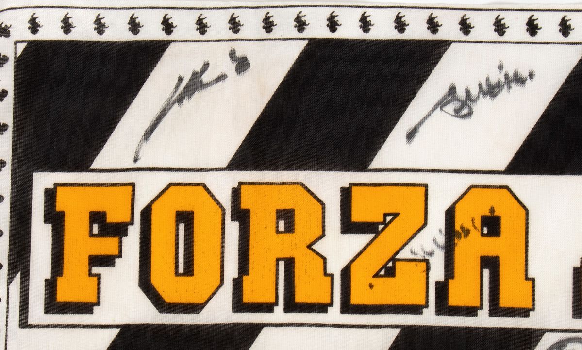 Calcio, Italia, Juventus f.C. Bandiera con Autografi