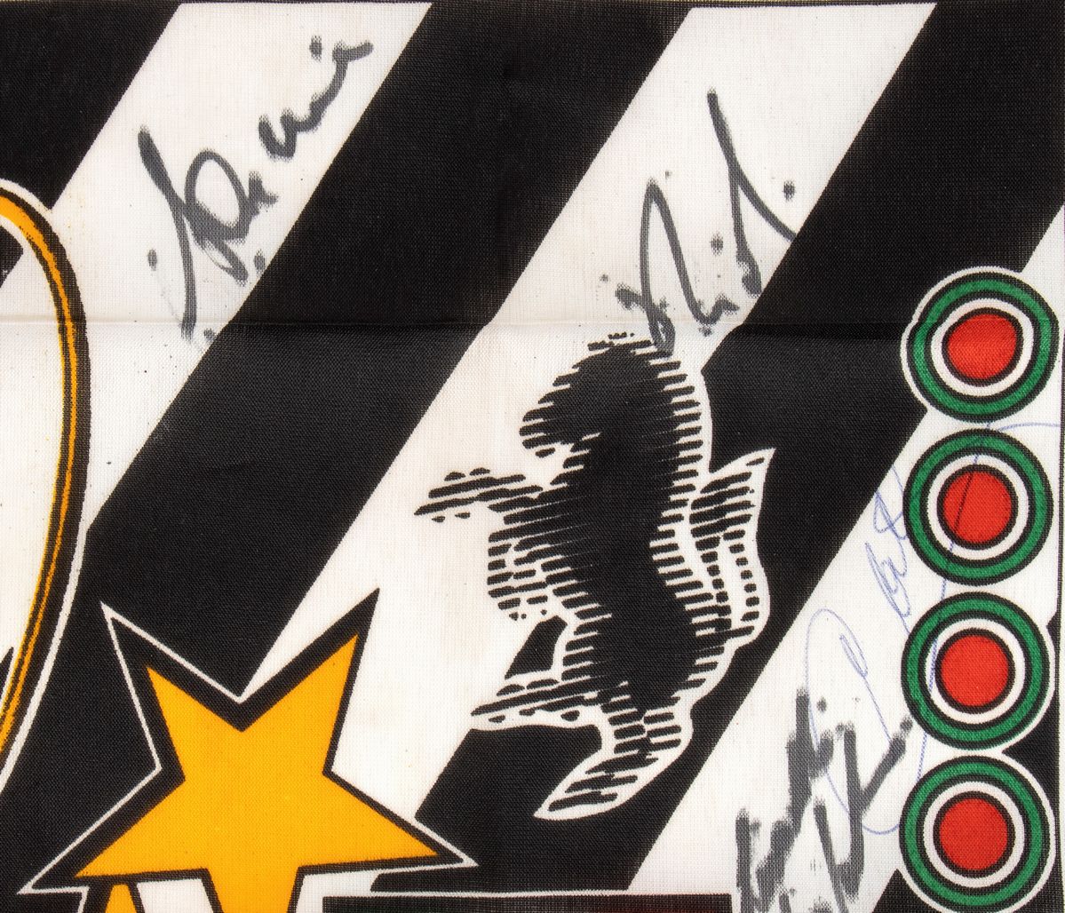 Calcio, Italia, Juventus f.C. Bandiera con Autografi
