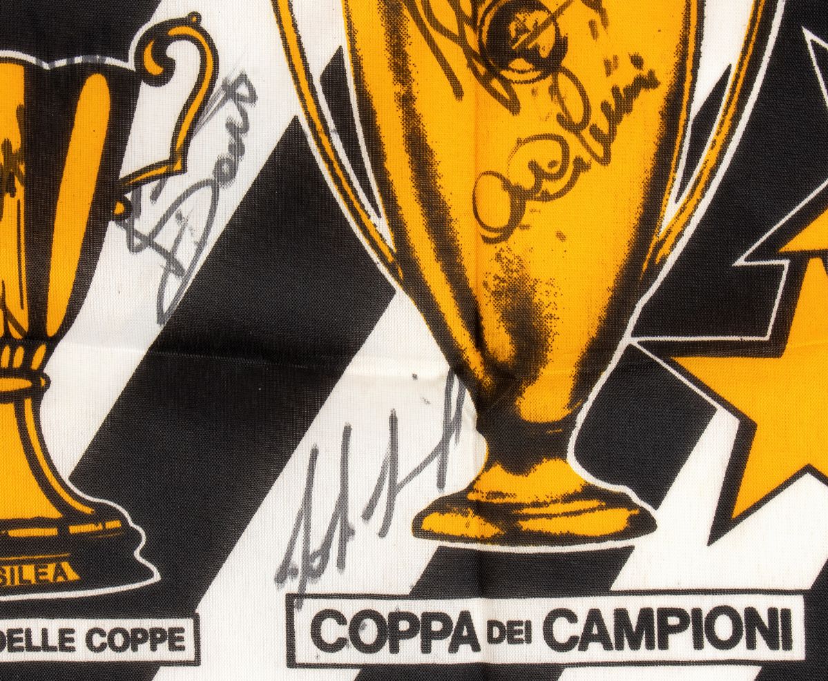 Calcio, Italia, Juventus f.C. Bandiera con Autografi
