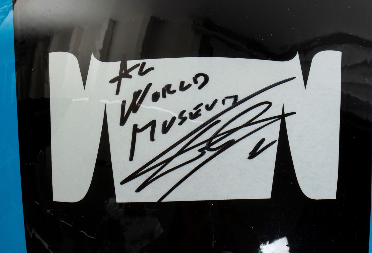 Motociclismo, Loris Capirossi , Tuta da Gara e Casco Autografati