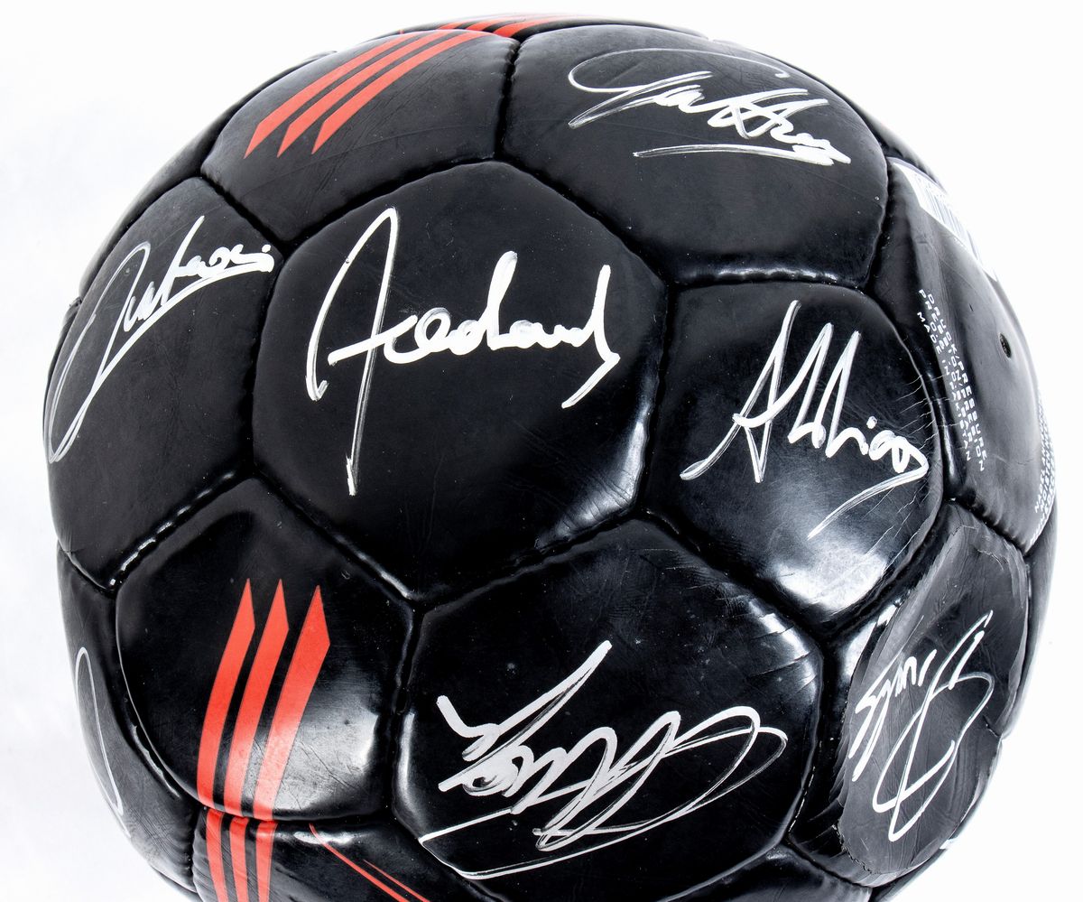 Calcio, Italia, Pallone con Autografi Ac Milan, Anni 2000