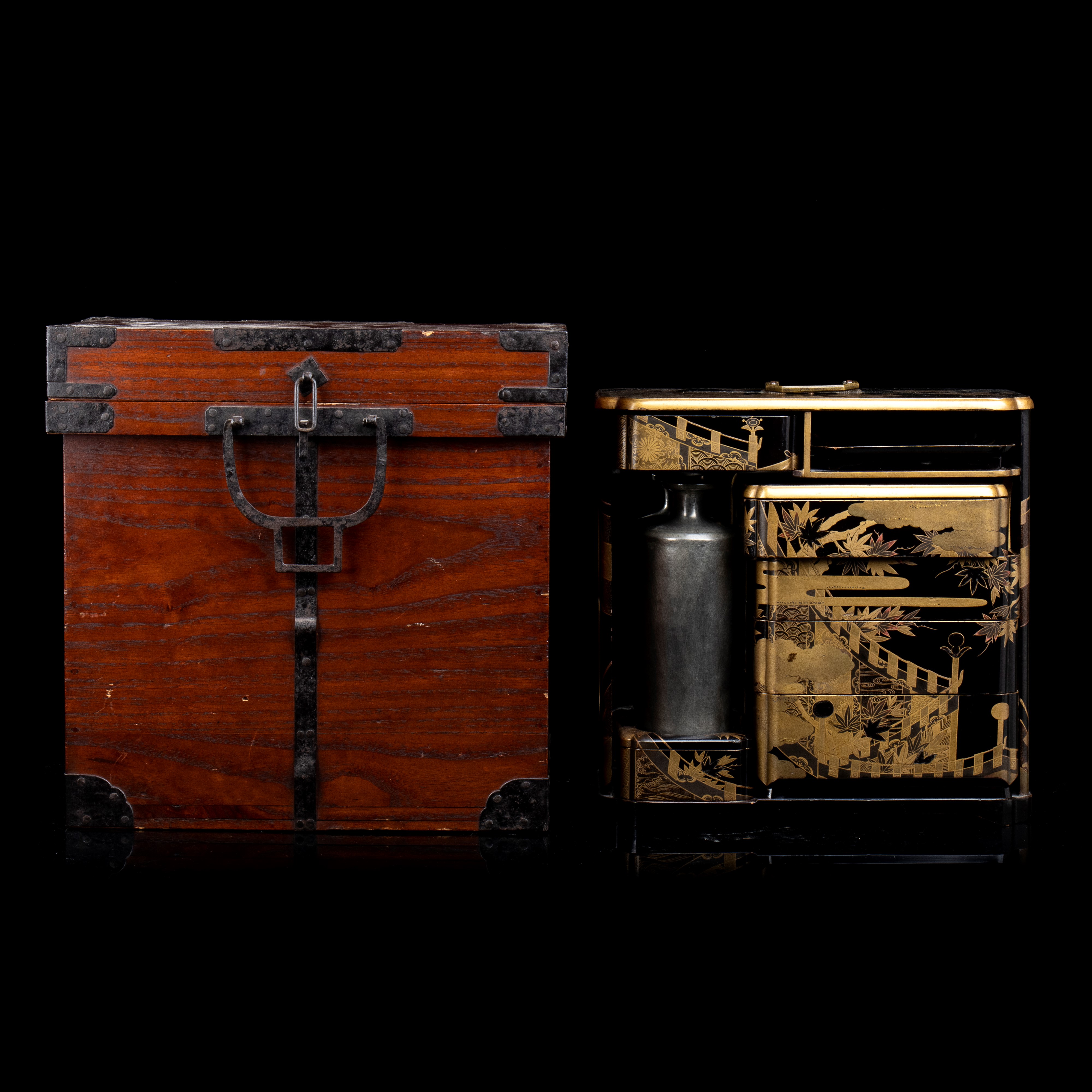 CONTENITORE PORTAVIVANDE IN LEGNO LACCATO E DORATO, SAGEJUBAKO