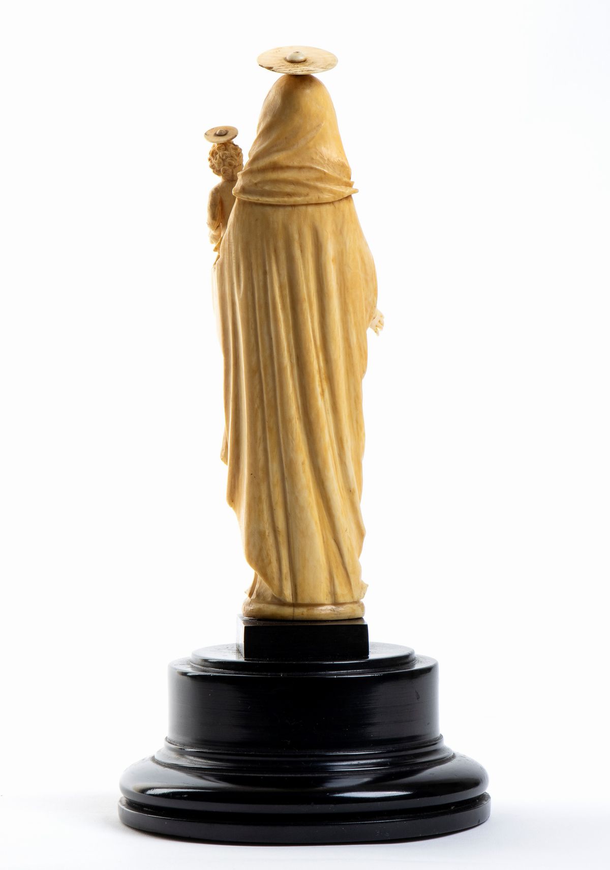 Scultura in Avorio Raffigurante Madonna con Bambino