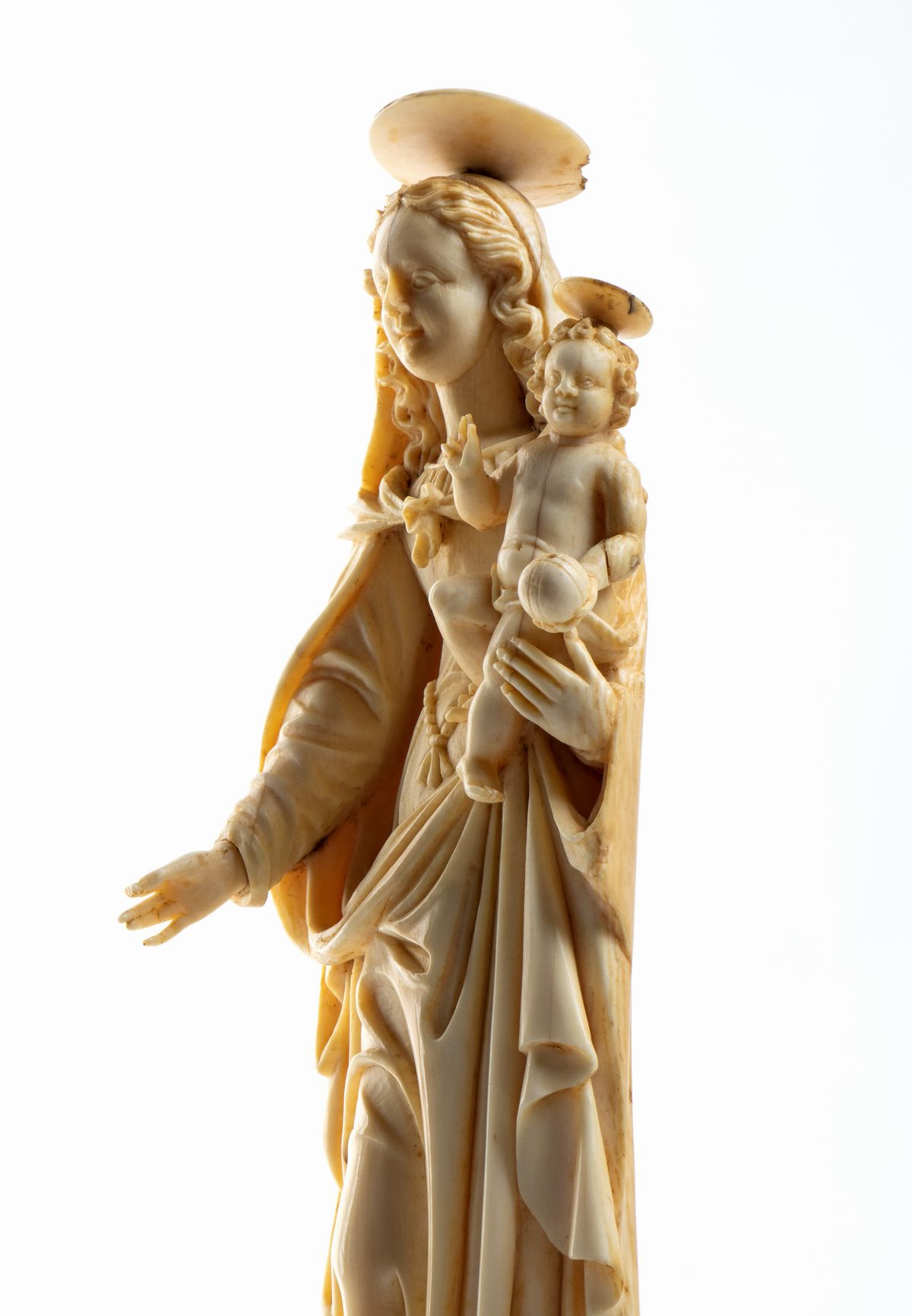 Scultura in Avorio Raffigurante Madonna con Bambino