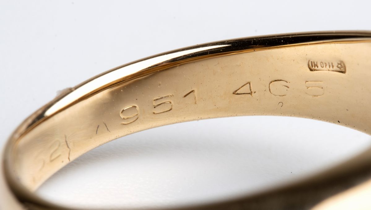 CARTIER: anello Panthère con onice e smeraldi