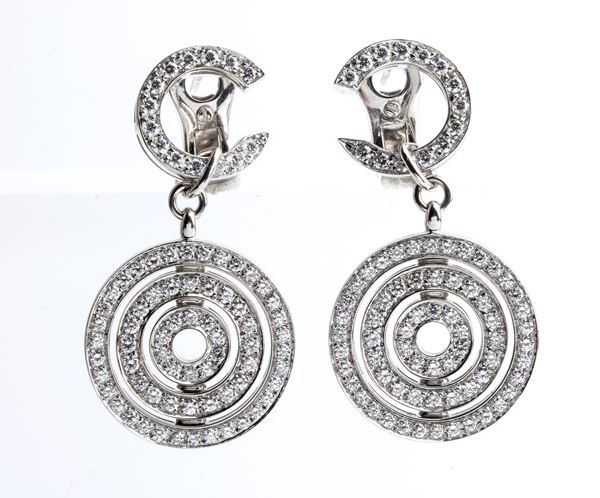 BULGARI, collezione Astrale: orecchini pendenti in oro con diamanti