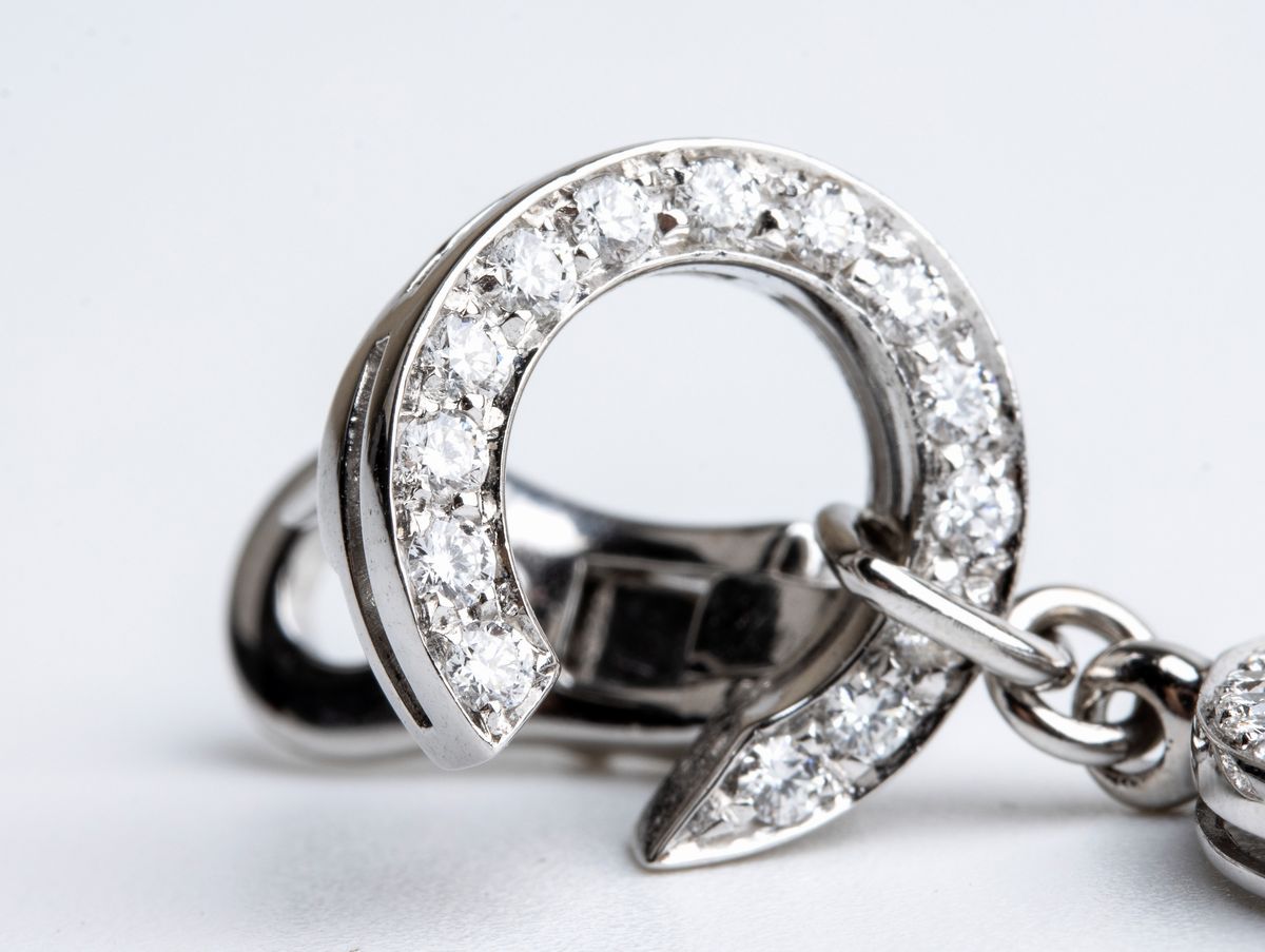 BULGARI, collezione Astrale: orecchini pendenti in oro con diamanti