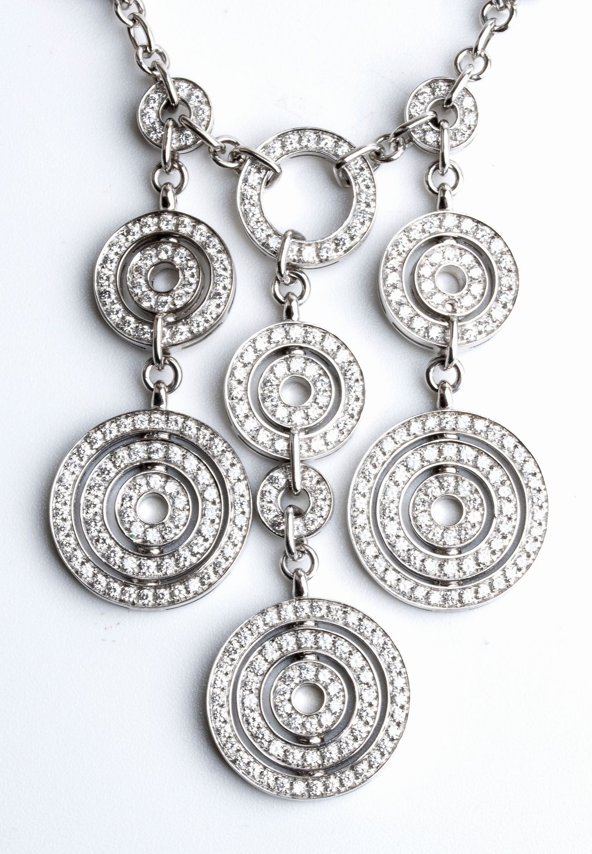 BULGARI, collezione Astrale: girocollo in oro con diamanti