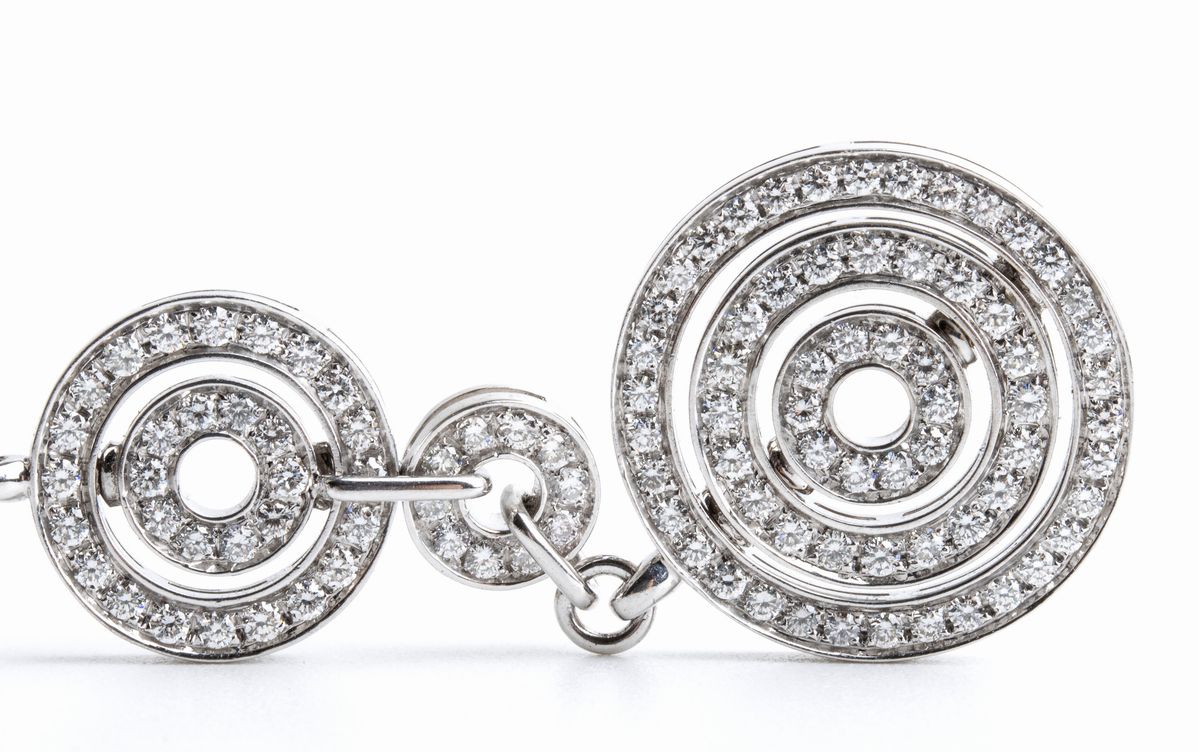 BULGARI, collezione Astrale: girocollo in oro con diamanti