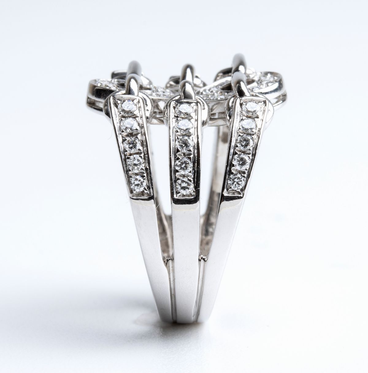 BULGARI, collezione Astrale: anello in oro e diamanti