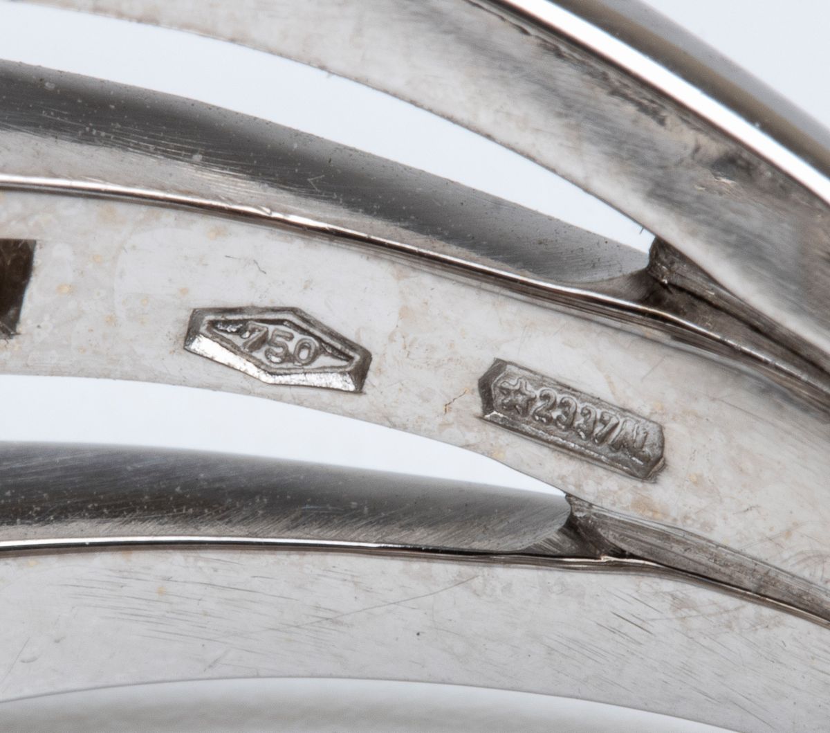 BULGARI, collezione Astrale: anello in oro e diamanti