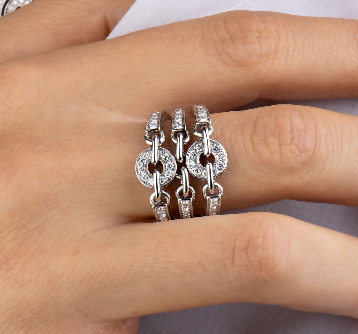 BULGARI, collezione Astrale: anello in oro e diamanti