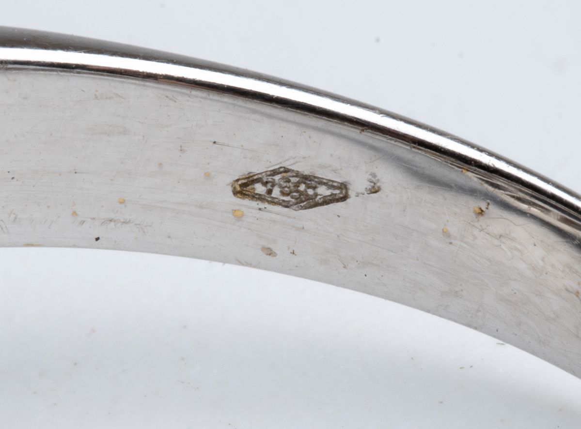 Anello in oro con diamanti e zaffiro Birmano circa 3.70 ct.