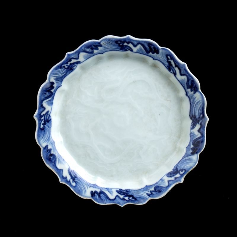 Piccolo Piatto in Porcellana 'bianco e Blu' con Orlo Polilobato